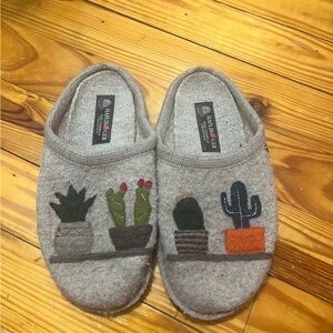 HAFLINGER Cactus Appliqued Wool Slippers